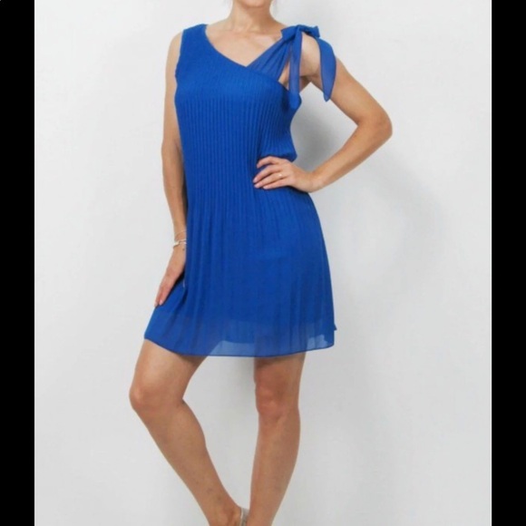 🆕 Red Accento NWT abito mono plisse sheath dress in Red. Size MEDIUM - Picture 2 of 11